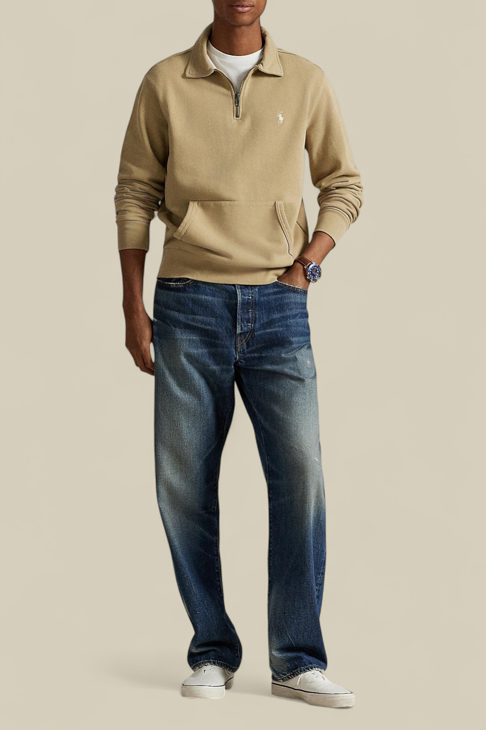 תמונת כל הלוק של סווטשירט